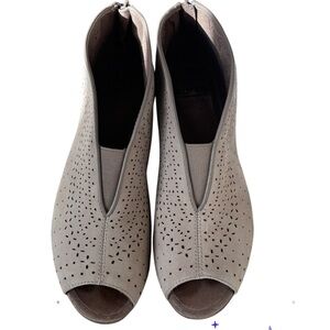 Earth Womens Calgary Quebec Taupe Nubuck Peep Toe Sandal Booties 8.5